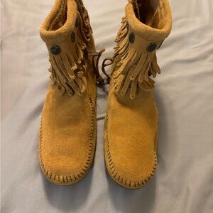 Minnetonka Light Brown Fringe Moccasins